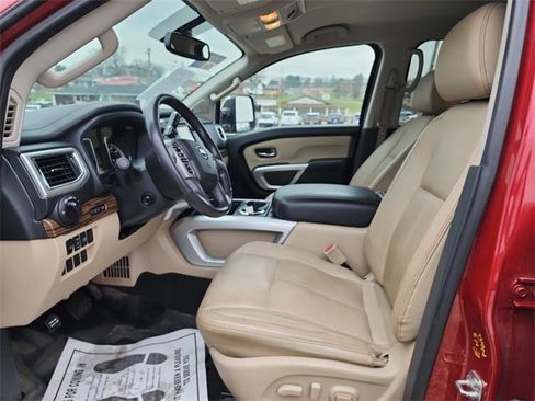 Used 2018 Nissan Titan SL image 17