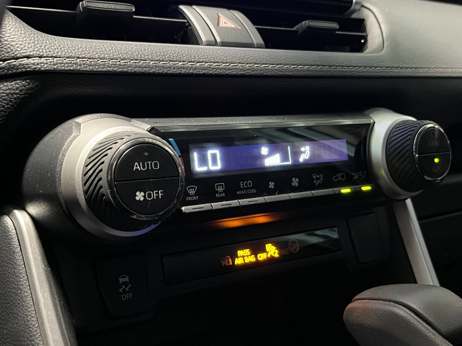 Used 2025 Toyota RAV4 XLE AWD/4WD image 21