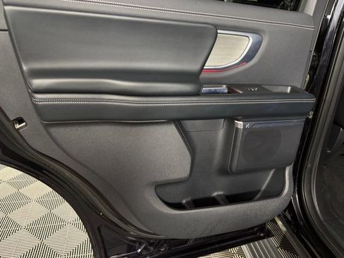 Used 2025 Ford Expedition Platinum AWD/4WD image 28