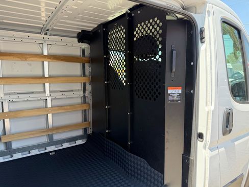 Used 2025 RAM ProMaster 2500 w/ U-Haul Equipment Group FWD image 31