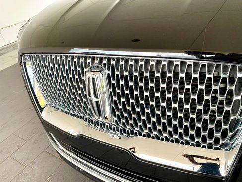 Used 2024 Lincoln Navigator L 4WD image 2