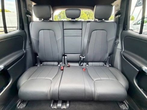 Used 2025 Mercedes-Benz GLB 250 4MATIC image 17