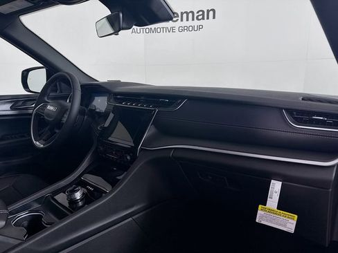 New 2025 Jeep Grand Cherokee Altitude image 27