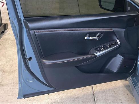 Used 2025 Nissan Sentra SR w/ SR Premium Package image 24