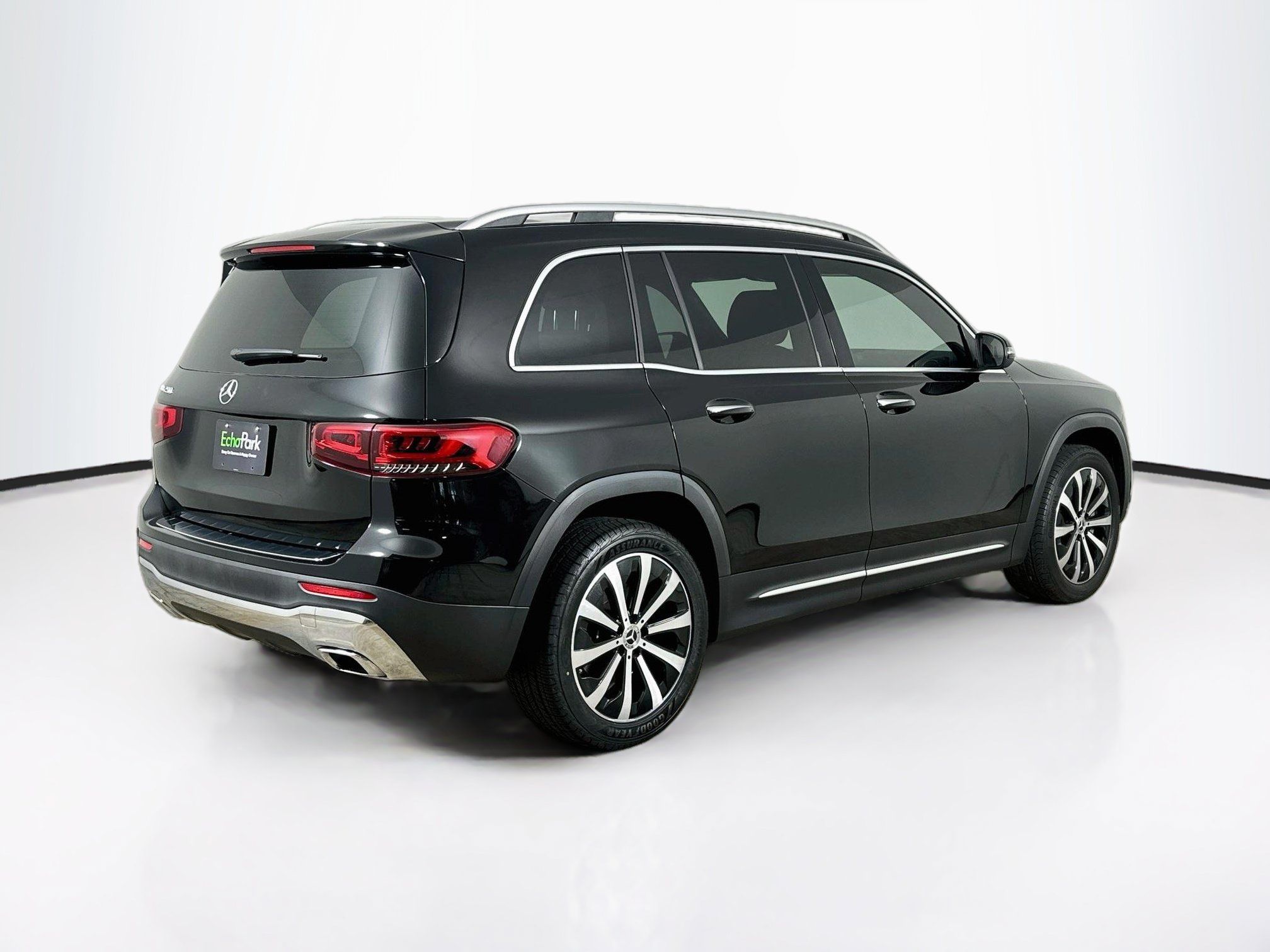 Used 2023 Mercedes-Benz GLB 250 w/ Premium Package image 9