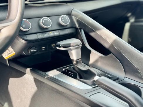 Used 2021 Hyundai Elantra SE image 21