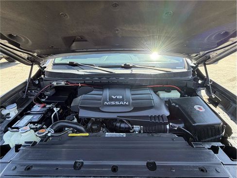 Used 2018 Nissan Titan SV w/ SV Convenience Package AWD/4WD image 20
