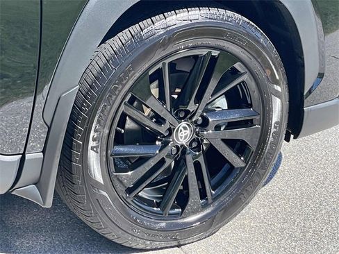 Used 2024 Toyota Corolla Cross SE image 21