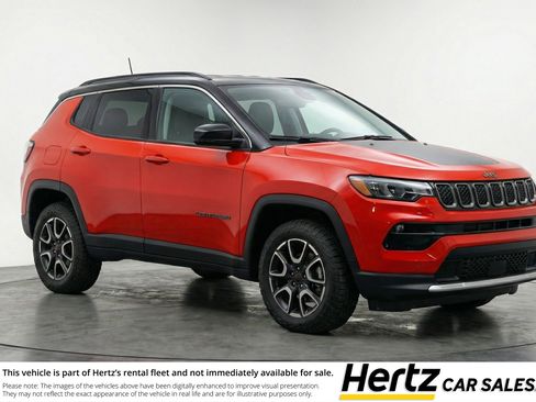 Used 2025 Jeep Compass Trailhawk AWD/4WD image 1