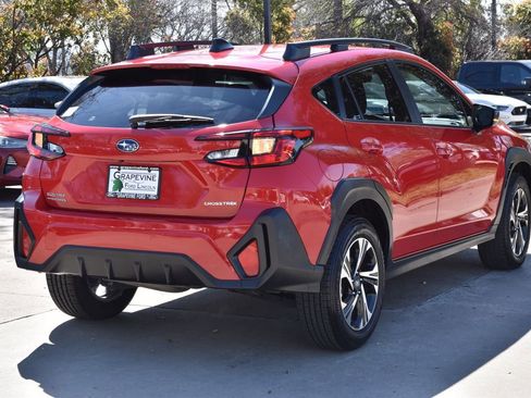 Used 2024 Subaru Crosstrek 2.0i Premium w/ Crosstrek Mirror Package image 8