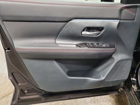 Used 2025 Nissan Kicks SR AWD/4WD image 13