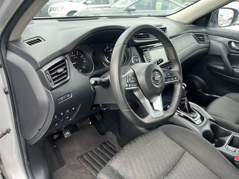 Used 2019 Nissan Rogue SV image 15