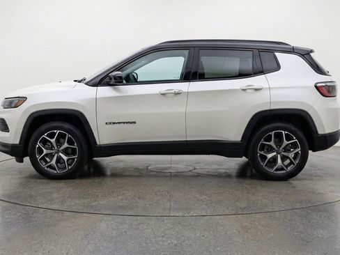 Used 2025 Jeep Compass Limited image 5