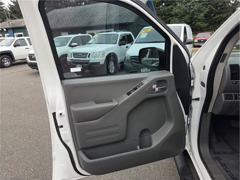 Used 2021 Nissan Frontier SV w/ Midnight Edition Floor Mats RWD image 13