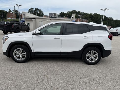 Used 2024 GMC Terrain SLE FWD image 4