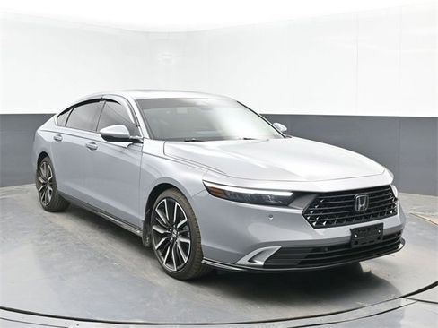 Used 2025 Honda Accord Touring image 2