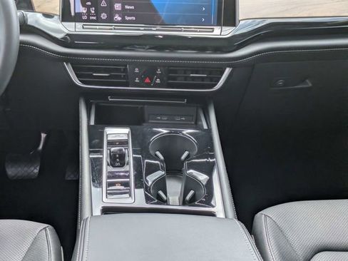 Used 2024 Volkswagen Atlas SE FWD image 20