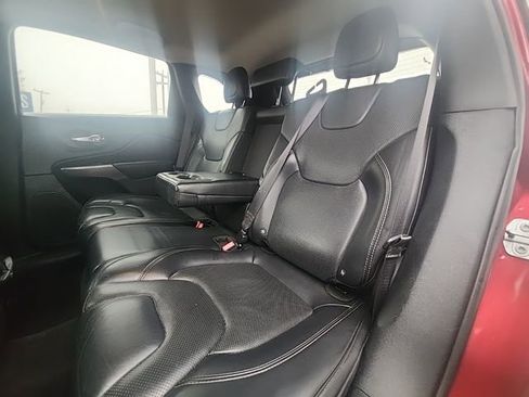 Used 2019 Jeep Cherokee Limited FWD image 8