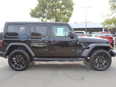 Used 2025 Jeep Wrangler Unlimited Sahara image 6