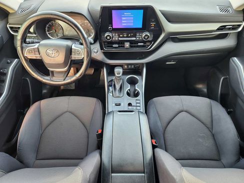 Used 2023 Toyota Highlander LE FWD image 24