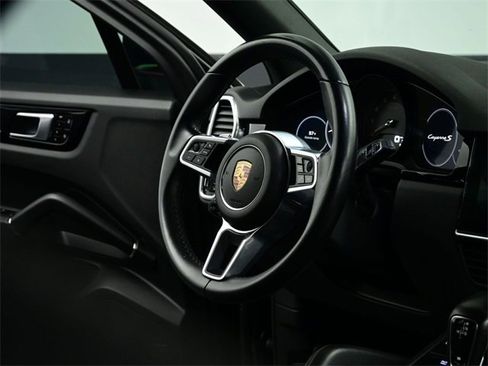Used 2020 Porsche Cayenne S image 43