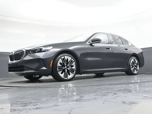 Used 2025 BMW i5 eDrive40i w/ Premium Package RWD image 39