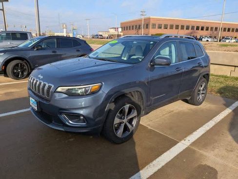 Used 2019 Jeep Cherokee Limited w/ Luxury Group image 4