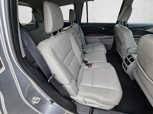 Used 2018 Honda Pilot Touring image 19