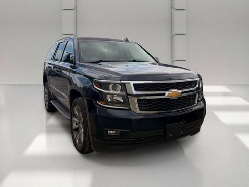 Used 2017 Chevrolet Tahoe LT w/ Luxury Package RWD image 3