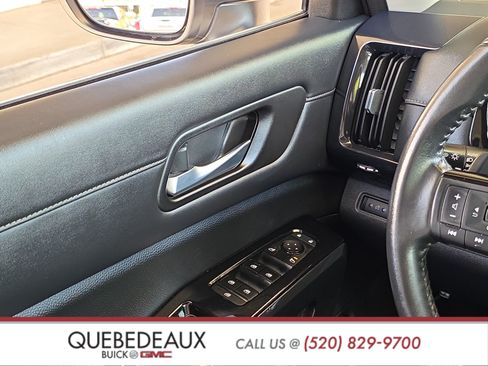 Used 2022 Nissan Pathfinder SV FWD image 23