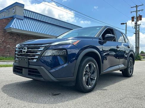 Used 2025 Nissan Rogue SV FWD image 1