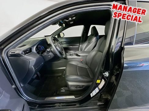 Used 2022 Toyota Venza Limited w/ Advanced Technology Package AWD/4WD image 12