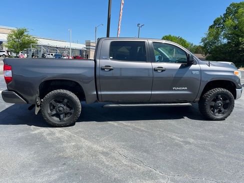 Used 2017 Toyota Tundra SR5 w/ SR5 Upgrade Package AWD/4WD image 9