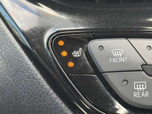 Used 2019 Toyota C-HR Limited FWD image 38