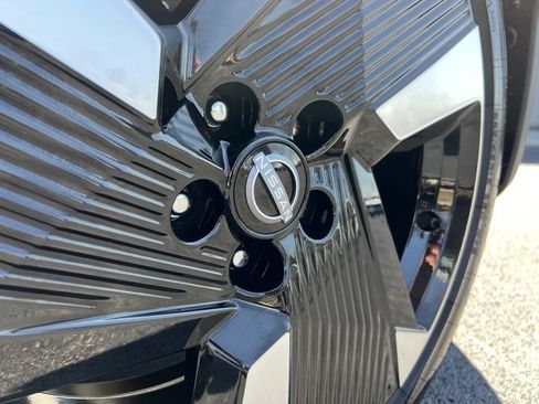 Used 2025 Nissan Kicks SR image 6