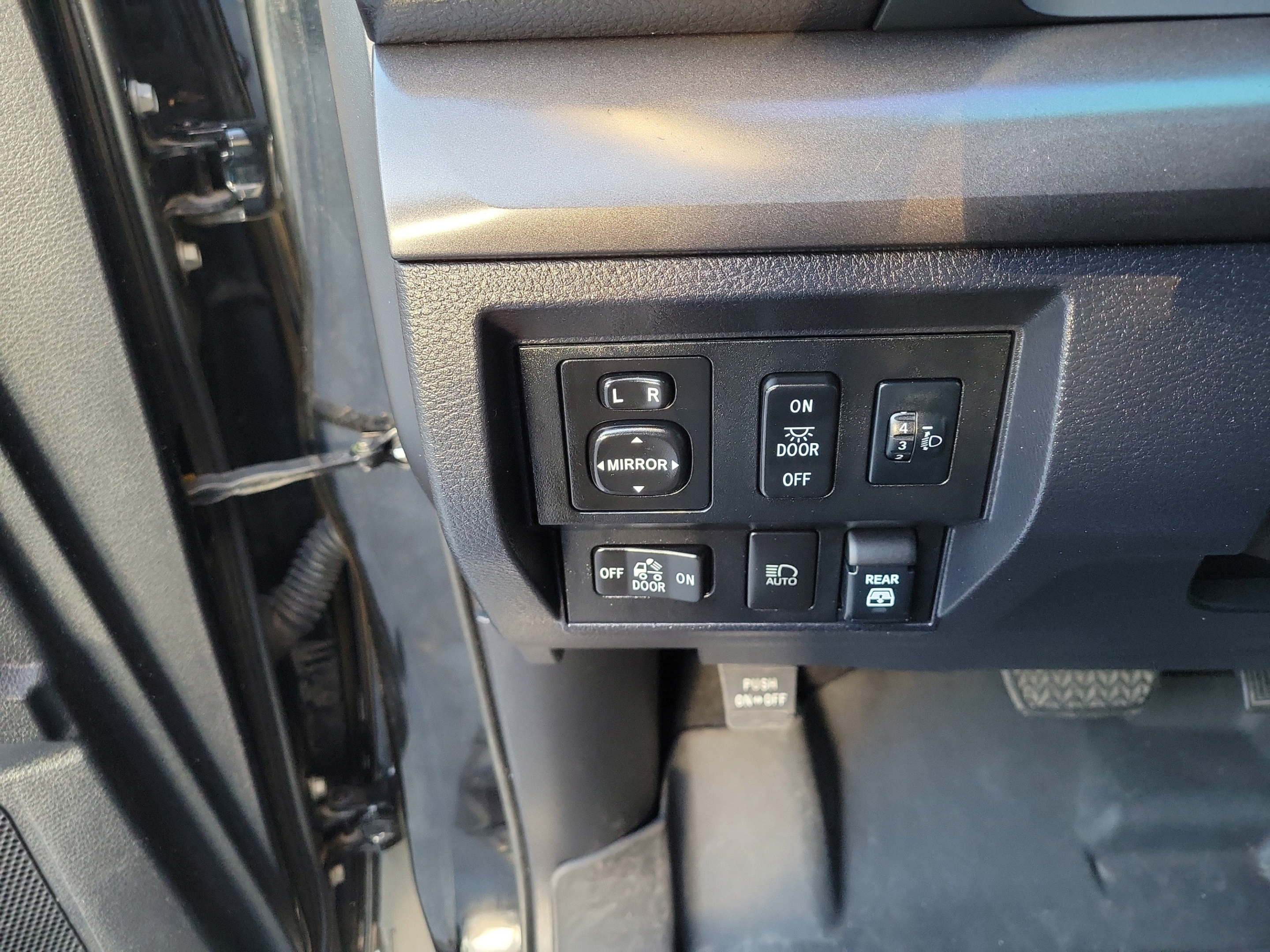 Used 2020 Toyota Tundra SR5 w/ SR5 Upgrade Package RWD image 26
