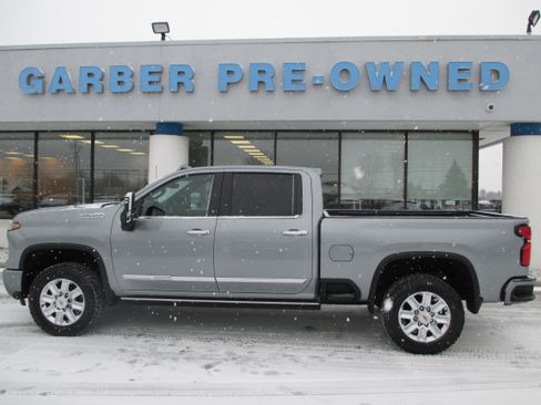 Used 2024 Chevrolet Silverado 2500 High Country w/ High Country Premium Package image 2