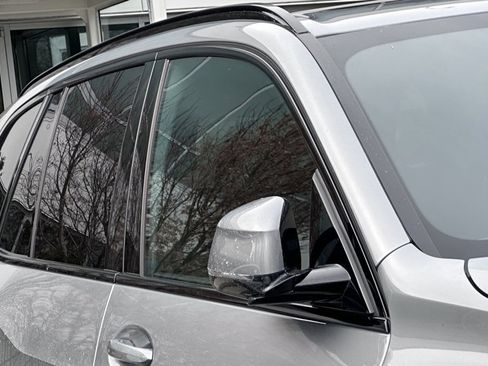 Used 2026 BMW X5 xDrive40i w/ M Sport Package image 3