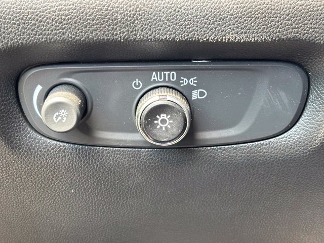 Used 2023 Chevrolet Traverse RS AWD/4WD image 23