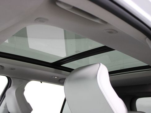 Used 2022 Jeep Grand Cherokee Overland w/ Luxury Tech Group IV image 36