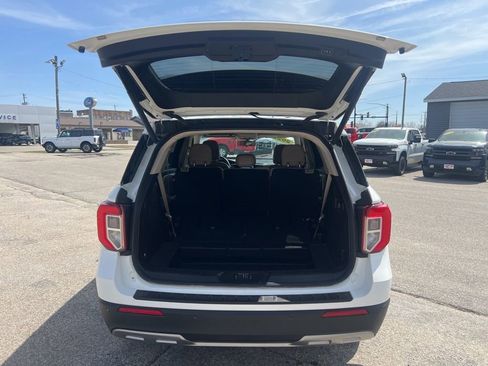 Used 2020 Ford Explorer XLT w/ Equipment Group 202A AWD/4WD image 8