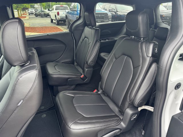 New 2027 Chrysler Pacifica Select FWD image 19