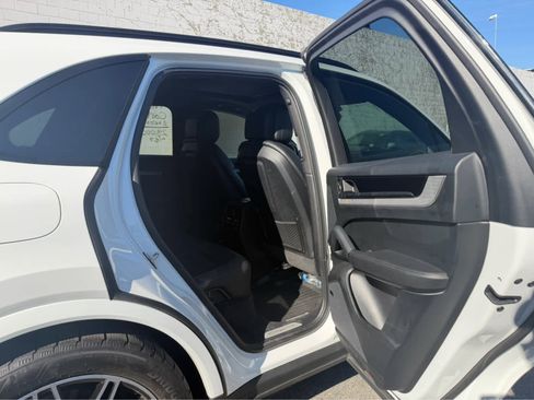 Used 2024 Porsche Cayenne image 6