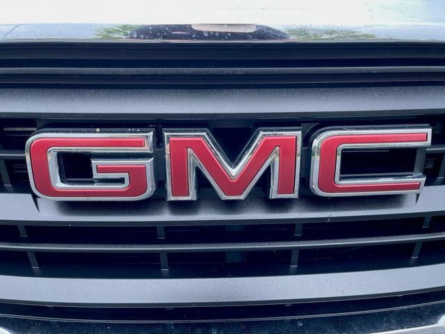 Used 2024 GMC Terrain SLE w/ Driver Convenience Package FWD image 30