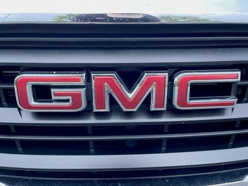 Used 2024 GMC Terrain SLE w/ Driver Convenience Package FWD image 30