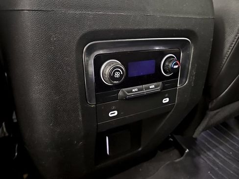 Used 2021 Chevrolet Suburban LT RWD image 11
