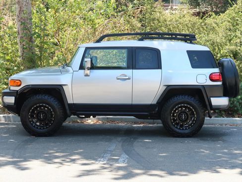 Used 2007 Toyota FJ Cruiser 4WD image 11