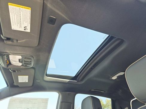 New 2026 GMC Canyon Denali image 9