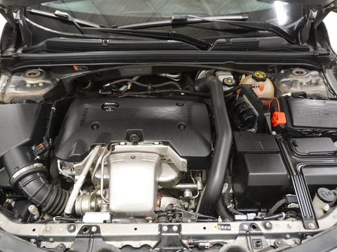 Used 2018 Chevrolet Malibu Premier w/ Driver Confidence Package image 9