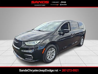 Used 2024 Chrysler Pacifica Touring-L
